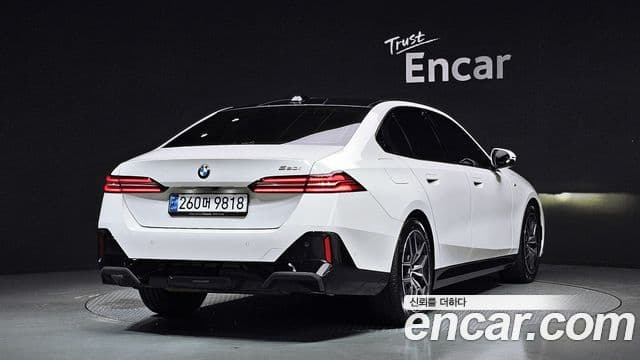 BMW 5 Series 2024 — ფოტო 2/20