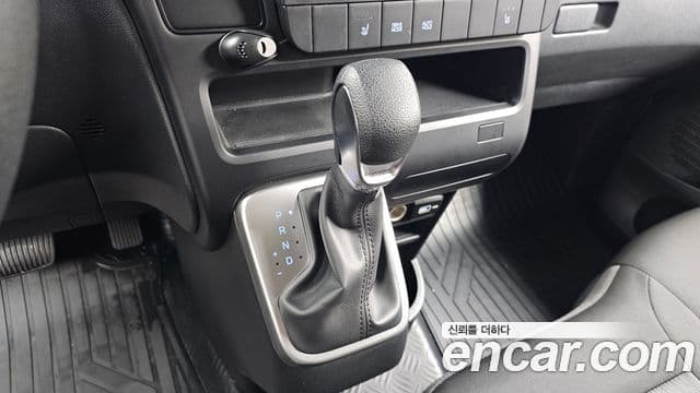 Hyundai Staria 2022 — Фото 9/20