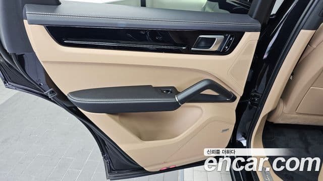 Porsche Cayenne 2021 — Şəkil 25/37