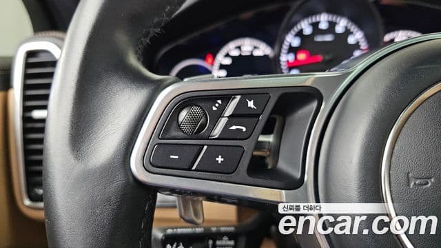 Porsche Cayenne 2021 — Şəkil 16/37