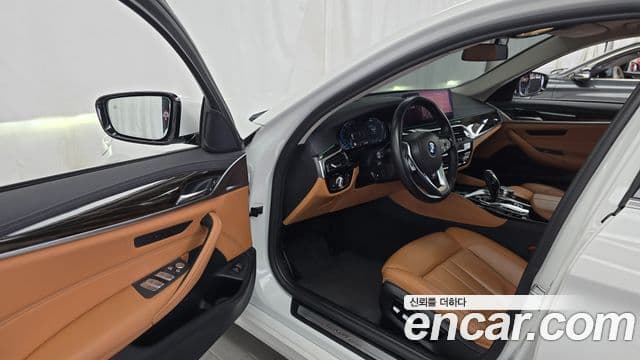 BMW 5 Series 2021 — ფოტო 10/20