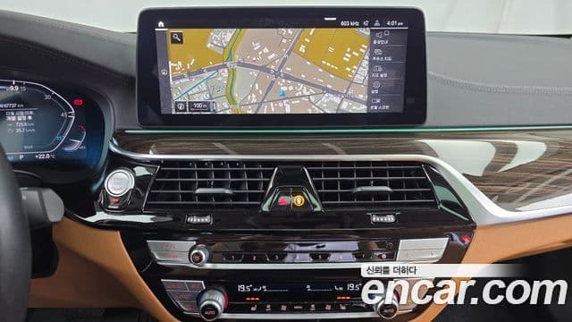 BMW 5 Series 2021 — ფოტო 13/20