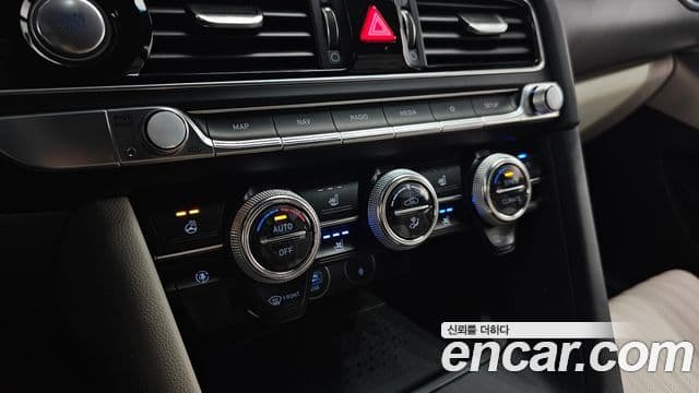 Genesis G70 2021 — ფოტო 18/20