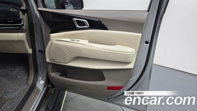 Kia Carnival 2024 — Photo 18/35