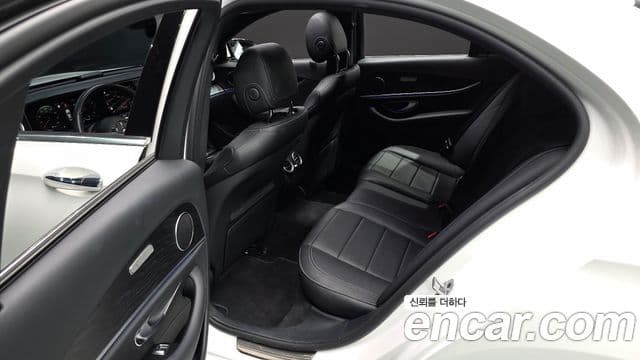 Mercedes-Benz E-Class 2023 — Şəkil 12/20