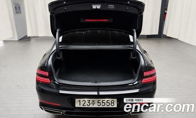 Genesis Electrified G80 2022 — Şəkil 17/20
