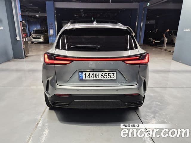Lexus NX350h 2024 — ფოტო 13/20