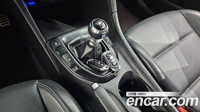Hyundai Veloster 2021 — Фото 9/20