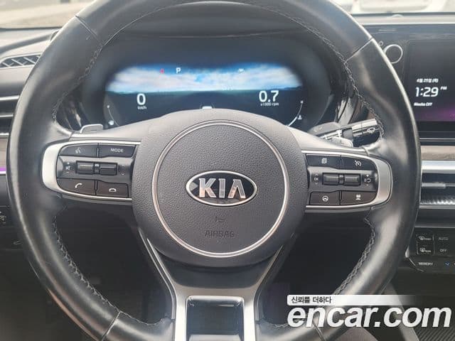 Kia K5 2021 — ფოტო 14/20