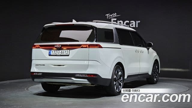 Kia Carnival 2021 — ფოტო 2/20