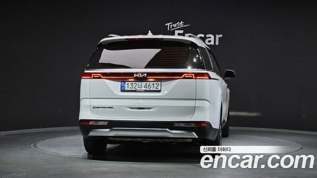 Kia Carnival 2021 — ფოტო 4/20