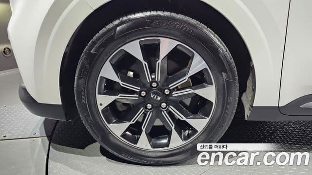 Kia Carnival 2021 — ფოტო 5/20