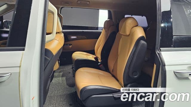 Kia Carnival 2021 — ფოტო 11/20