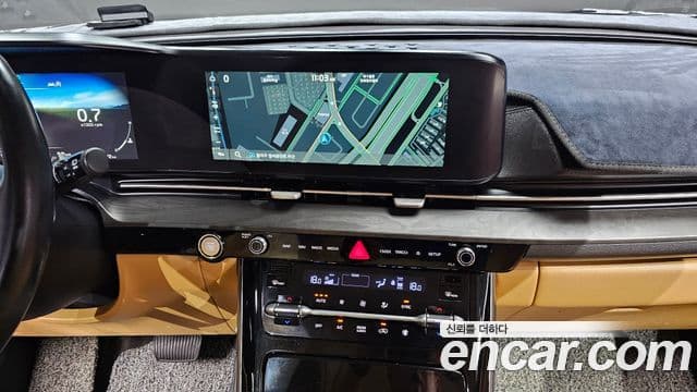 Kia Carnival 2021 — ფოტო 13/20