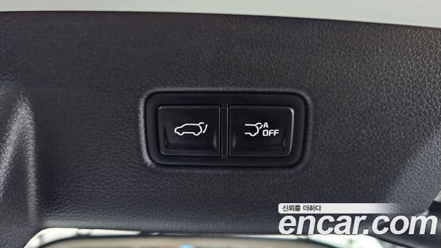 Kia Carnival 2021 — ფოტო 16/20