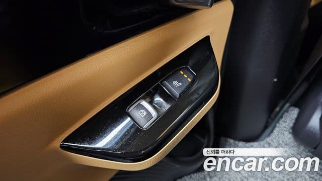 Kia Carnival 2021 — ფოტო 17/20