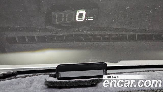 Kia Carnival 2021 — ფოტო 18/20