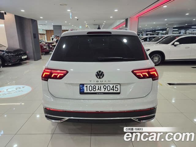 Volkswagen Tiguan 2023 — ფოტო 8/18