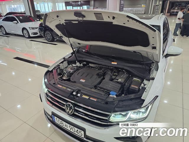 Volkswagen Tiguan 2023 — ფოტო 6/18