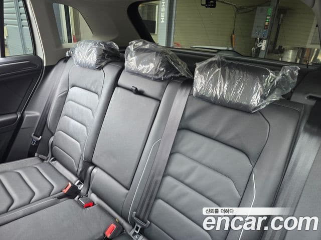 Volkswagen Tiguan 2023 — ფოტო 14/18