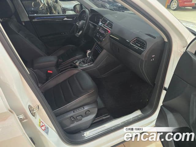 Volkswagen Tiguan 2023 — ფოტო 15/18