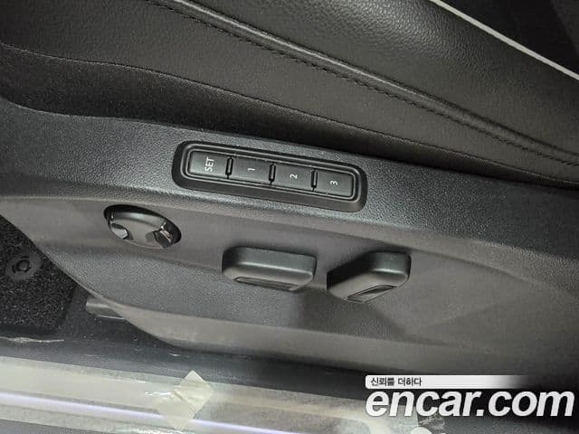 Volkswagen Tiguan 2023 — ფოტო 7/18
