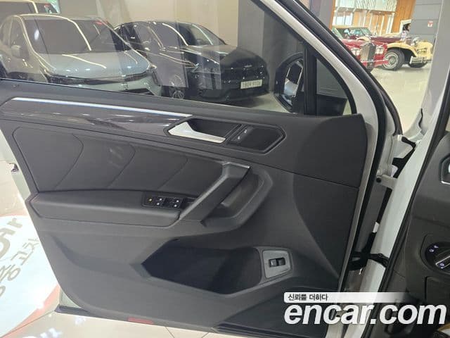 Volkswagen Tiguan 2023 — ფოტო 18/18