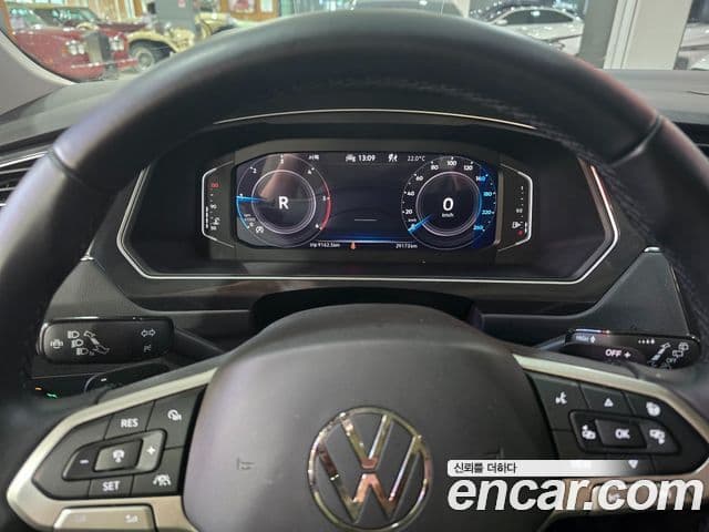 Volkswagen Tiguan 2023 — ფოტო 13/18