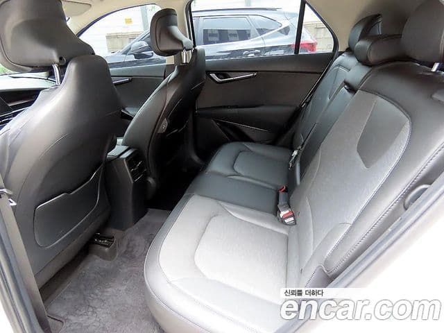 Kia Niro 2022 — ფოტო 5/20