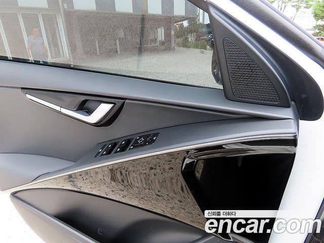 Kia Niro 2022 — ფოტო 10/20