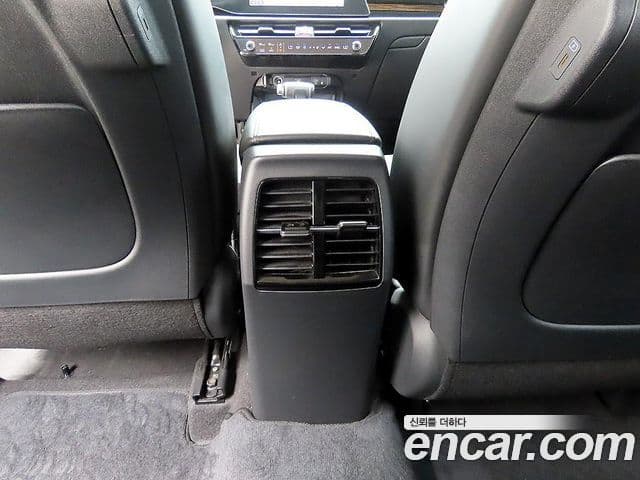 Kia Niro 2022 — ფოტო 15/20