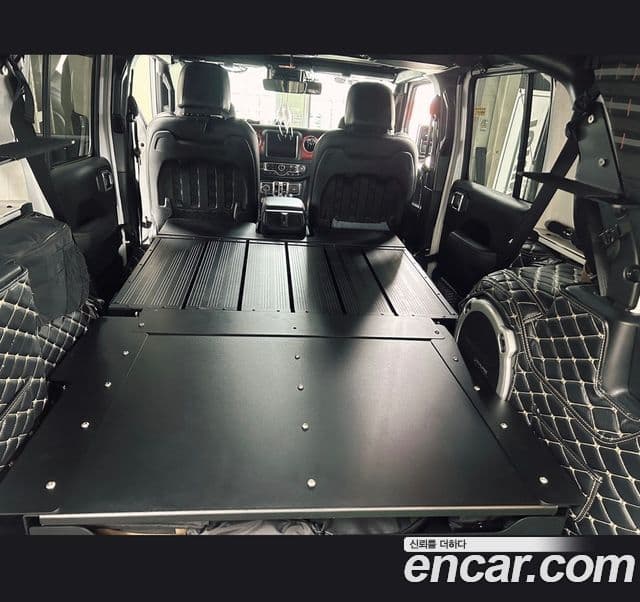 Jeep Wrangler 2020 — ფოტო 11/11