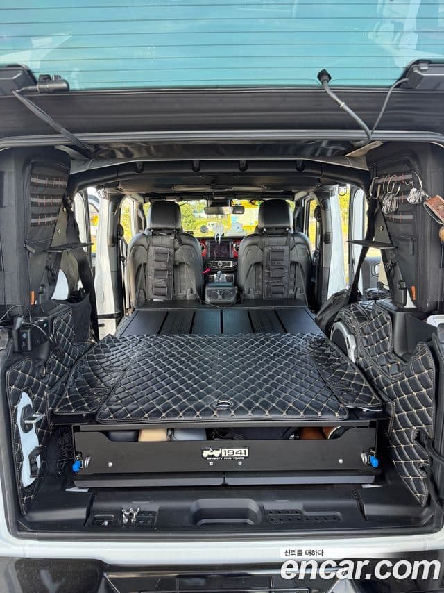 Jeep Wrangler 2020 — ფოტო 1/11