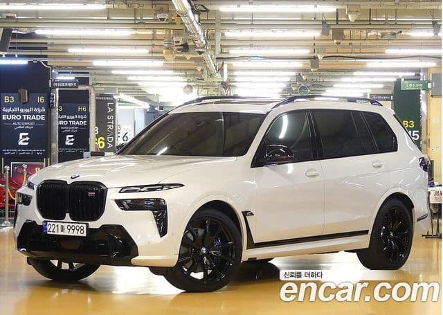BMW X7 2024 — Фото 10/20