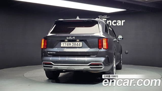 Kia Sorento 2023 — Фото 4/20
