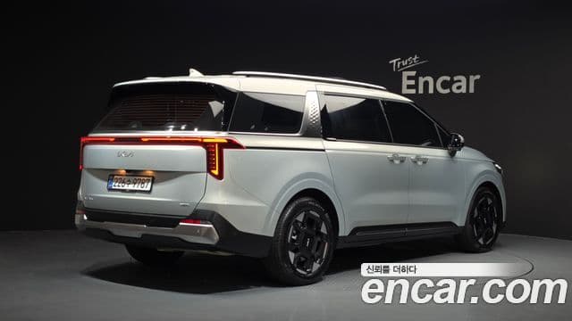 Kia Carnival 2024 — Şəkil 2/20