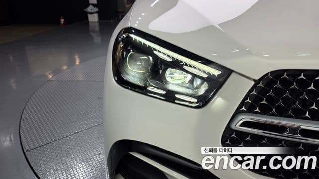 Mercedes-Benz GLE-Class 2024 — Photo 8/37