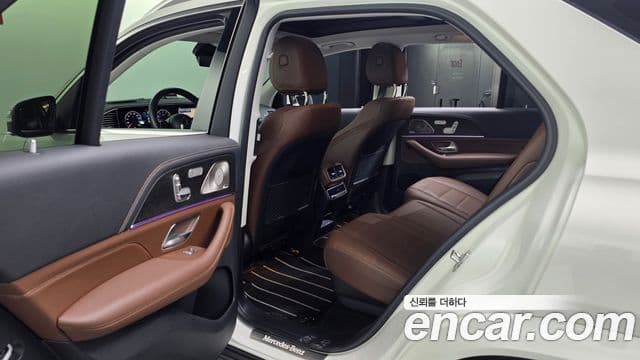 Mercedes-Benz GLE-Class 2024 — Photo 9/37