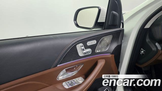 Mercedes-Benz GLE-Class 2024 — Photo 32/37