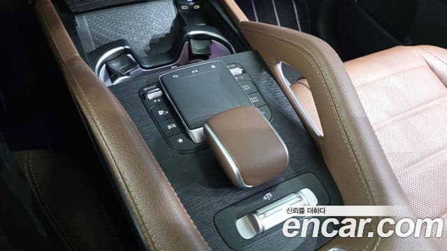 Mercedes-Benz GLE-Class 2024 — Photo 25/37