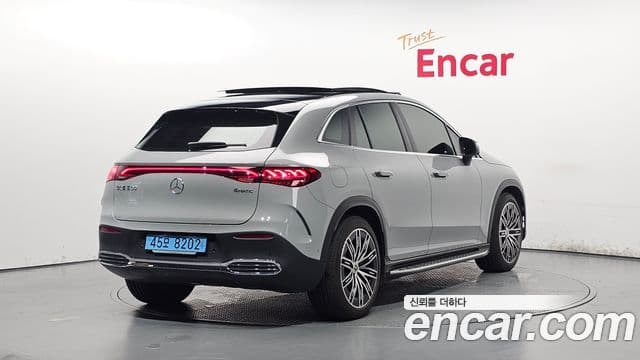 Mercedes-Benz EQE SUV 2023 — ფოტო 36/38