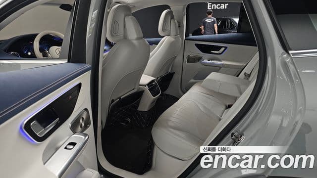 Mercedes-Benz EQE SUV 2023 — ფოტო 34/38