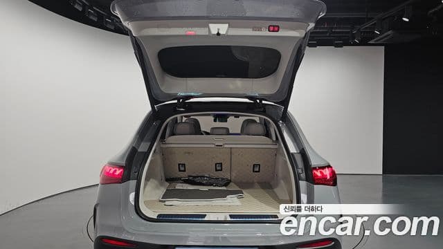 Mercedes-Benz EQE SUV 2023 — ფოტო 17/38