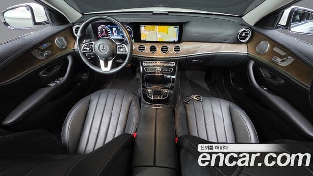 Mercedes-Benz E-Class 2019 — Фото 7/20
