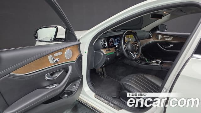 Mercedes-Benz E-Class 2019 — Фото 10/20