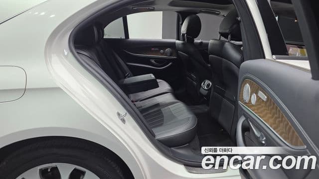 Mercedes-Benz E-Class 2019 — Фото 11/20
