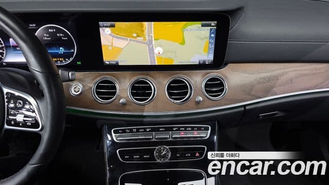 Mercedes-Benz E-Class 2019 — Фото 13/20