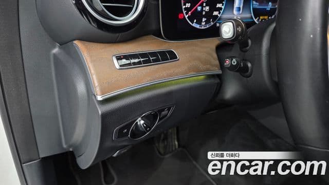 Mercedes-Benz E-Class 2019 — Фото 20/20