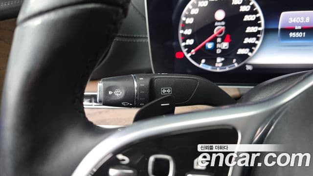 Mercedes-Benz E-Class 2019 — Photo 11/35