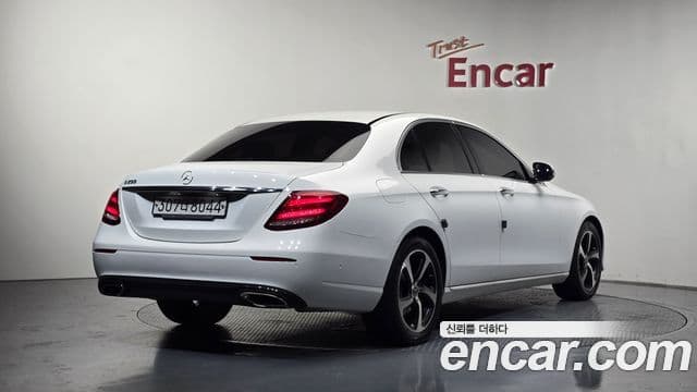 Mercedes-Benz E-Class 2019 — ფოტო 2/20